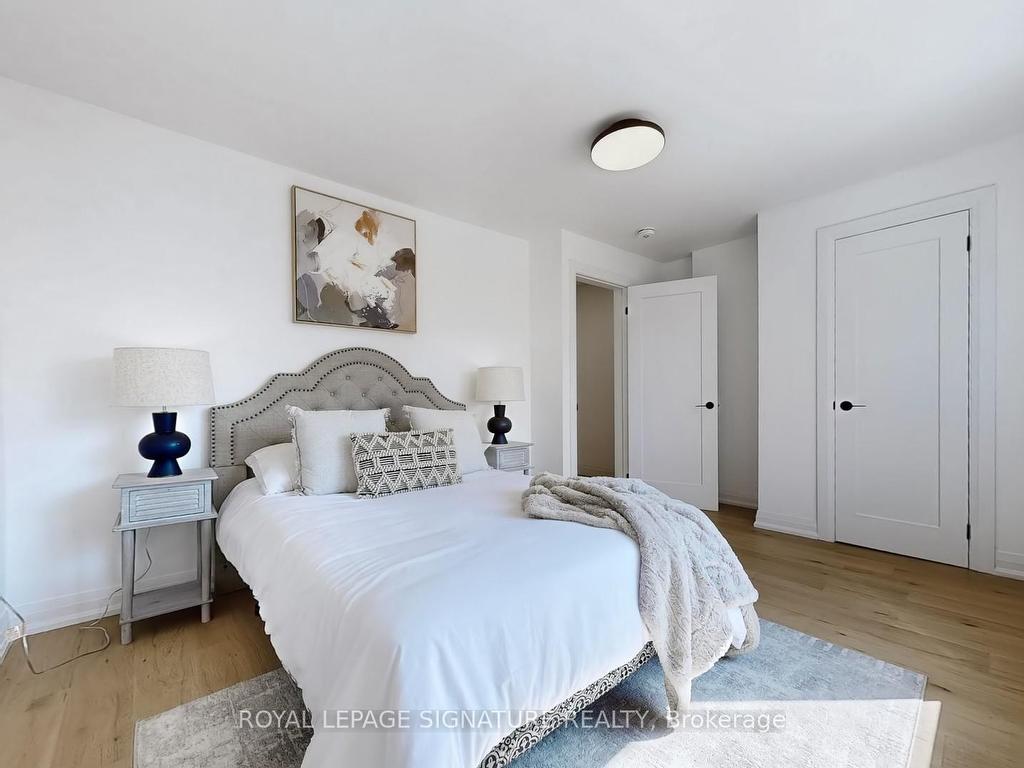 









914


Broadview

Avenue,
Toronto,




ON
M4K 2R1

