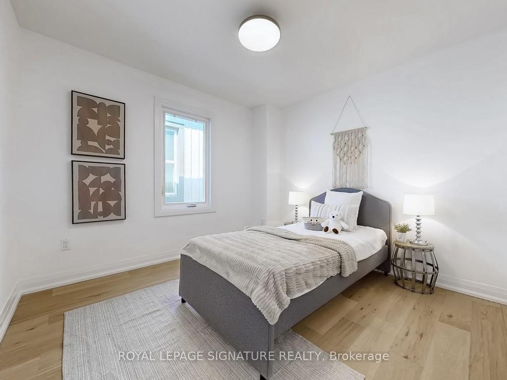 









914


Broadview

Avenue,
Toronto,




ON
M4K 2R1

