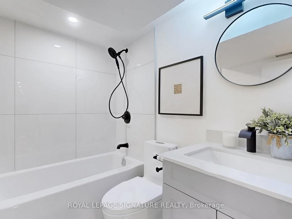 









914


Broadview

Avenue,
Toronto,




ON
M4K 2R1

