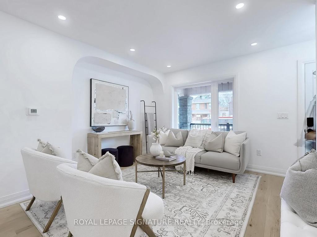 









914


Broadview

Avenue,
Toronto,




ON
M4K 2R1

