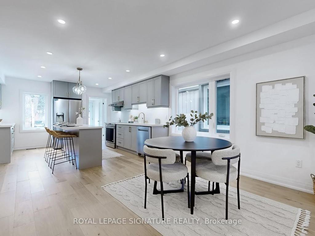 









914


Broadview

Avenue,
Toronto,




ON
M4K 2R1

