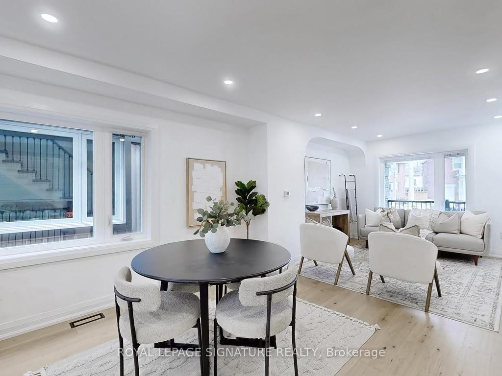 









914


Broadview

Avenue,
Toronto,




ON
M4K 2R1

