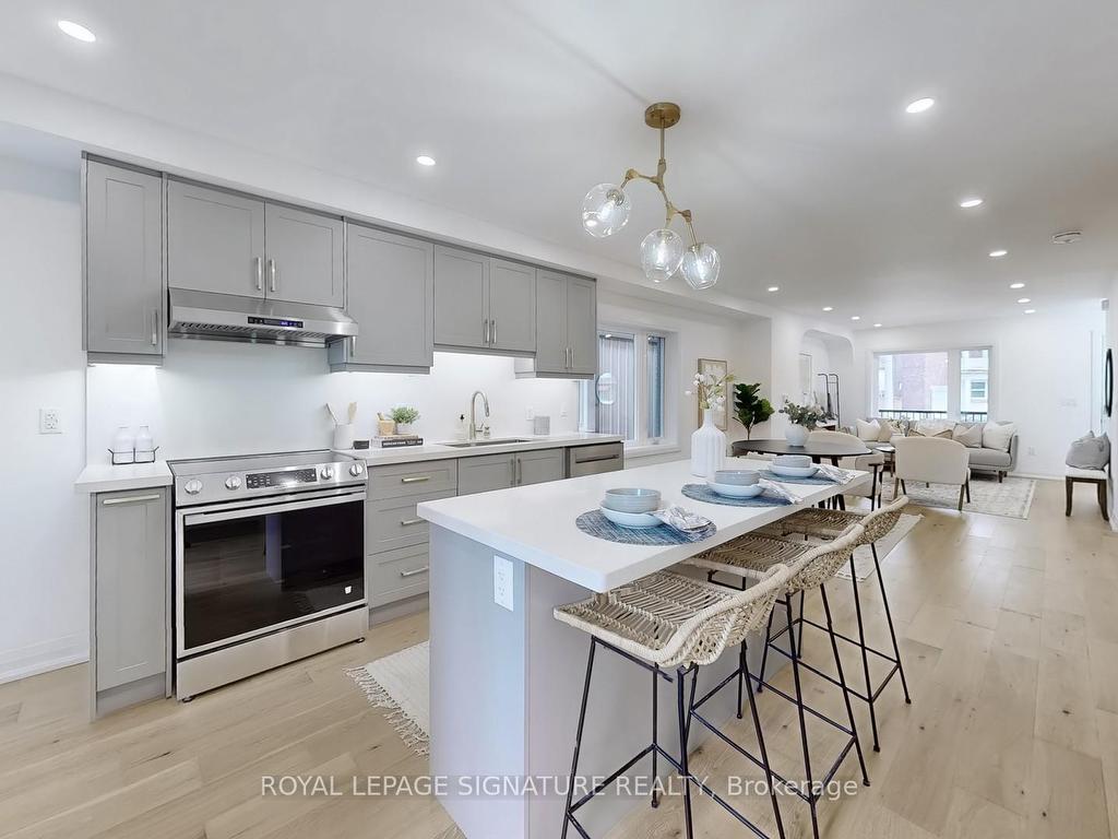 









914


Broadview

Avenue,
Toronto,




ON
M4K 2R1

