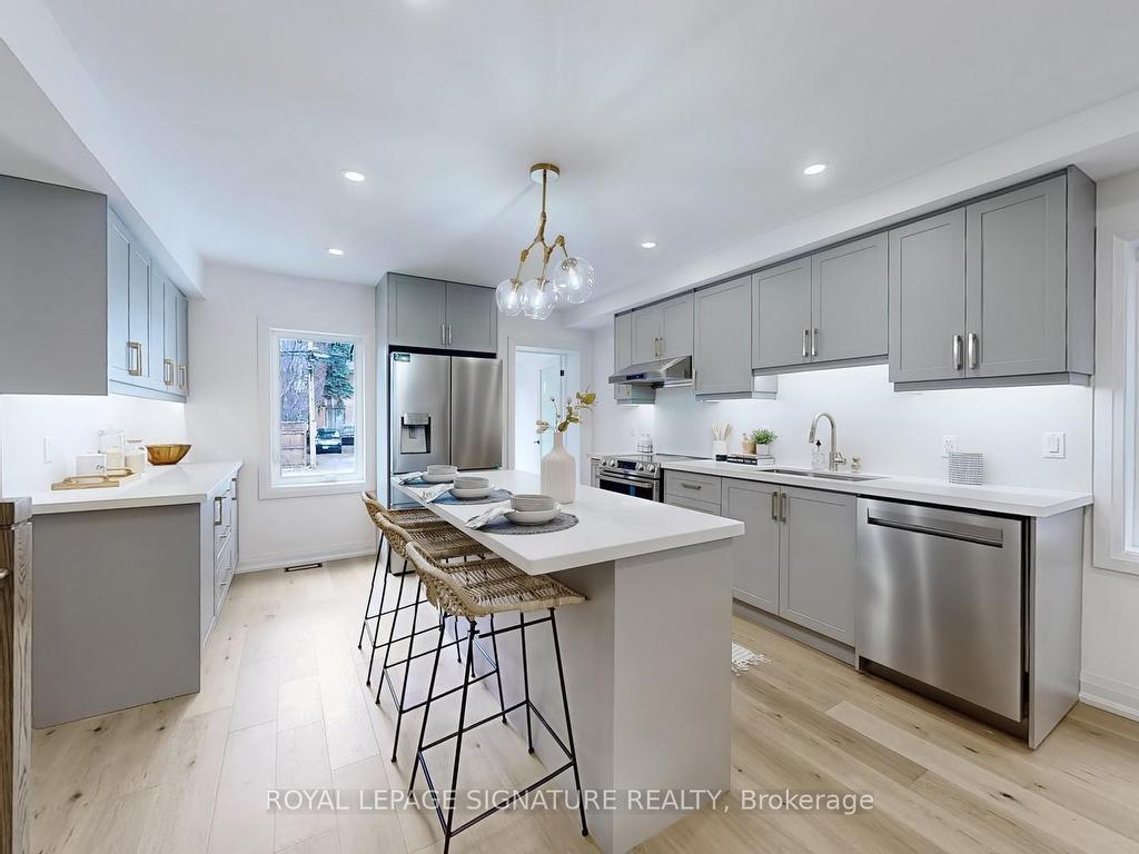 









914


Broadview

Avenue,
Toronto,




ON
M4K 2R1

