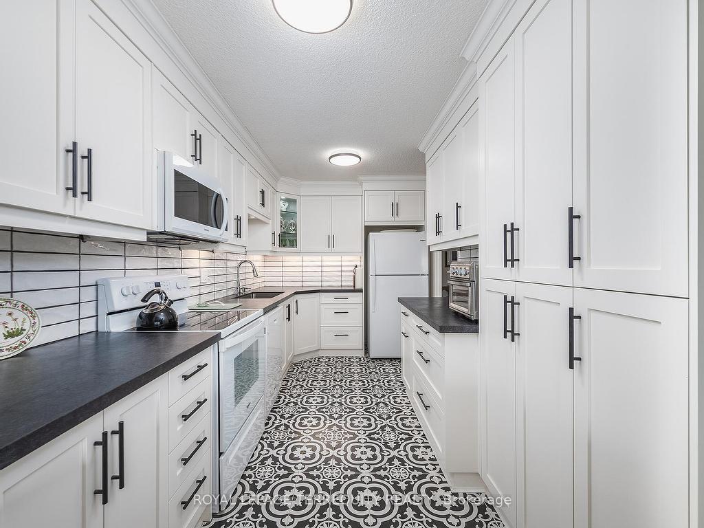 









260


Scarlett

Road, 1802,
Toronto,




ON
M6N 4X6

