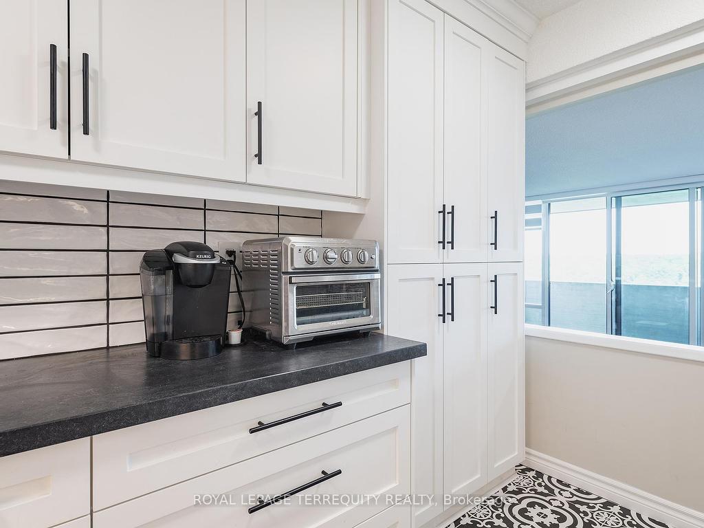 









260


Scarlett

Road, 1802,
Toronto,




ON
M6N 4X6

