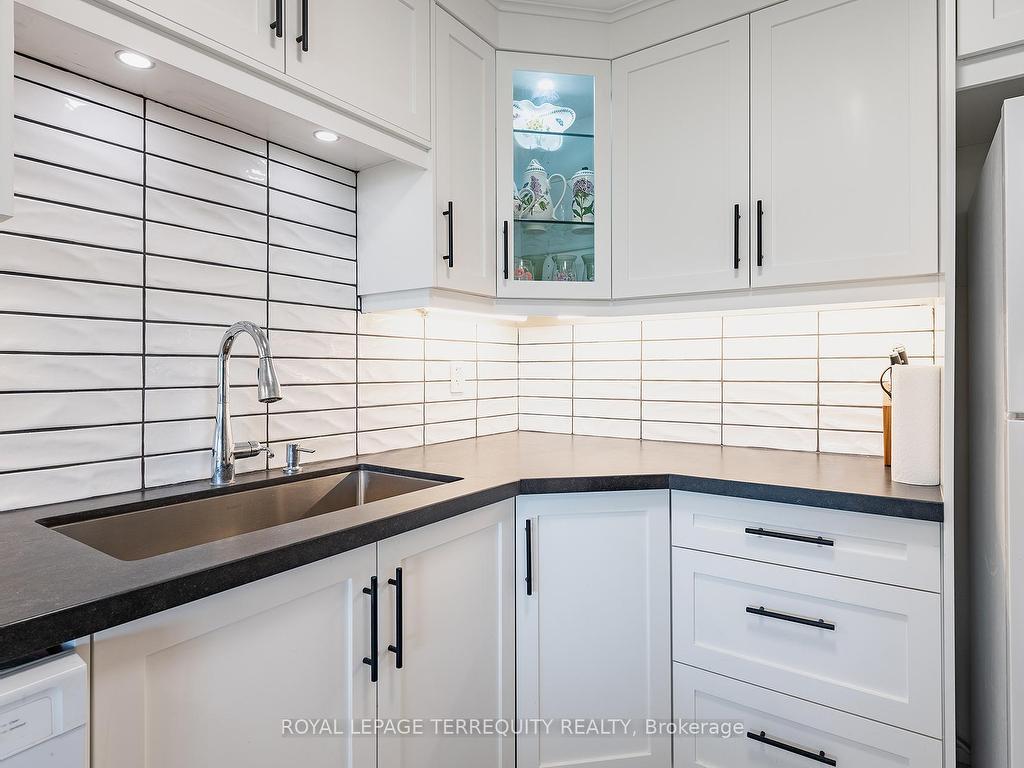 









260


Scarlett

Road, 1802,
Toronto,




ON
M6N 4X6

