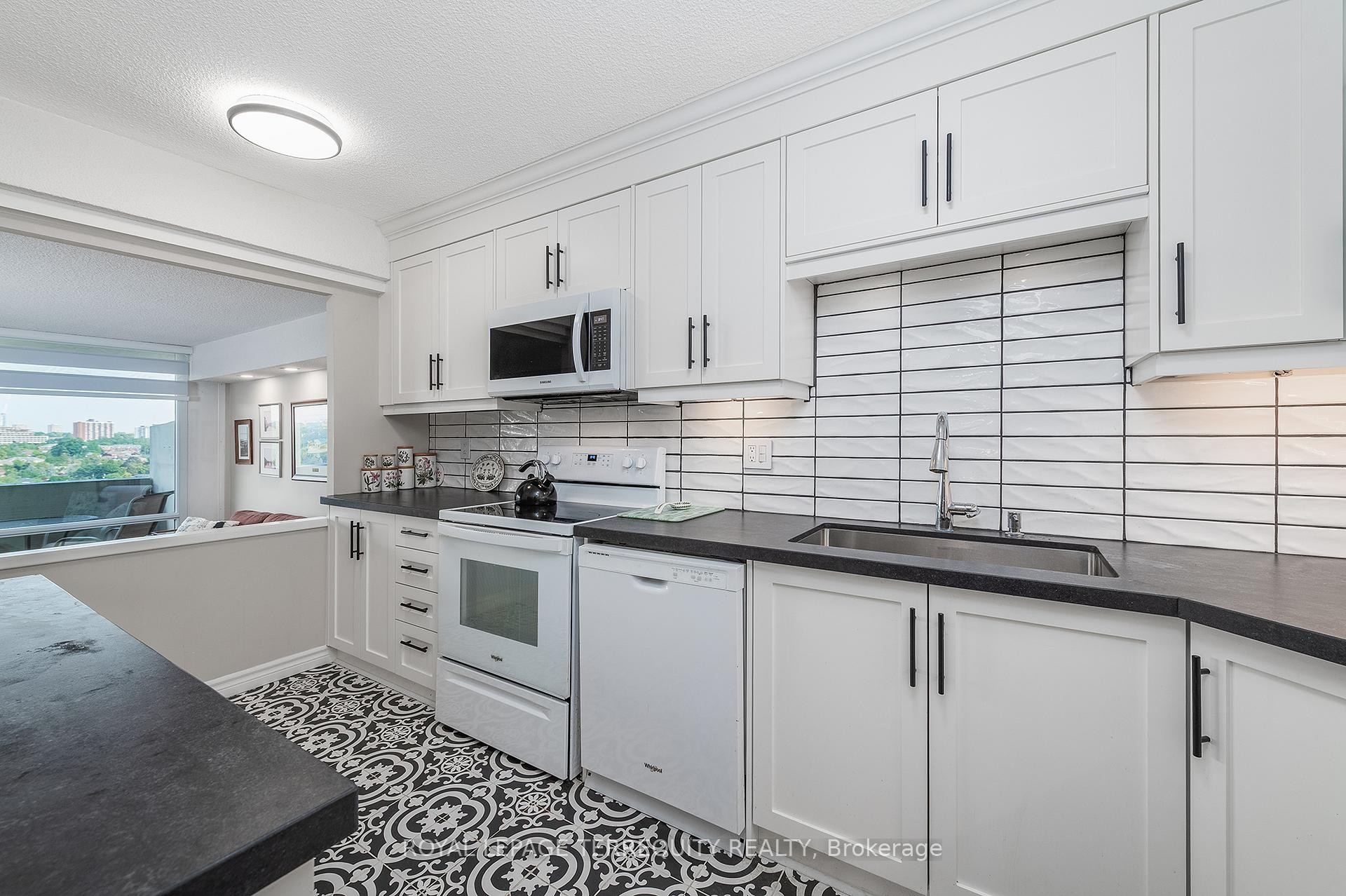 









260


Scarlett

Road, 1802,
Toronto,




ON
M6N 4X6

