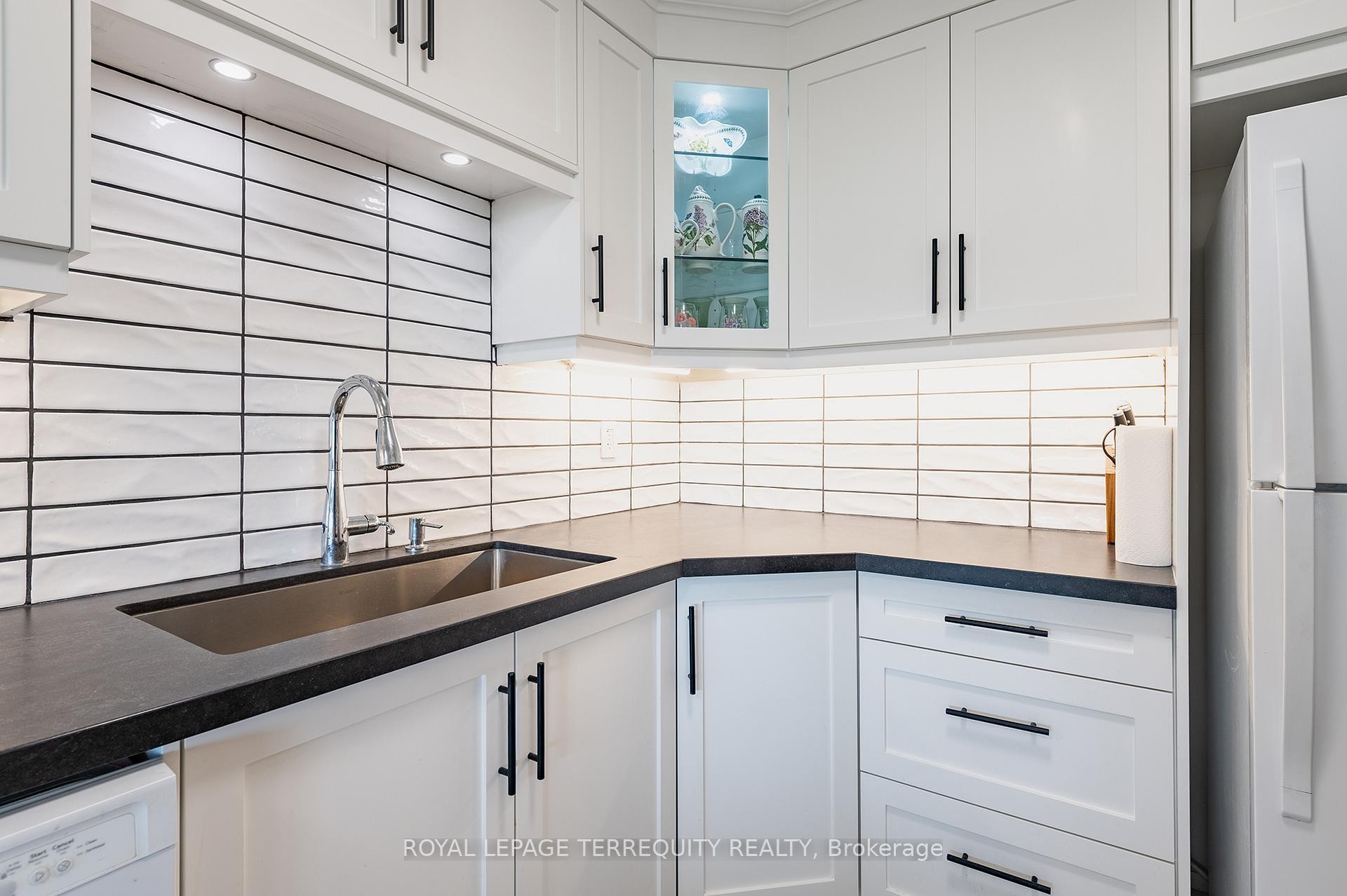 









260


Scarlett

Road, 1802,
Toronto,




ON
M6N 4X6

