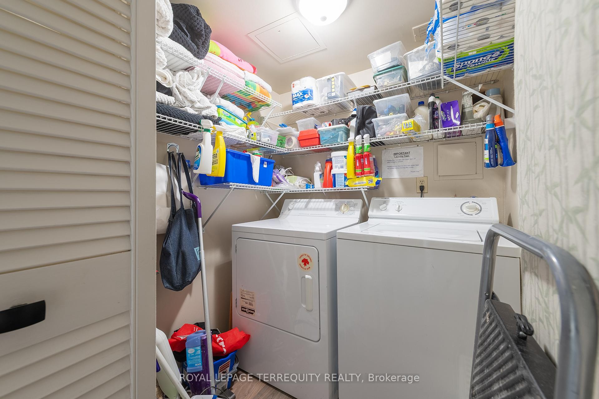 









260


Scarlett

Road, 1802,
Toronto,




ON
M6N 4X6

