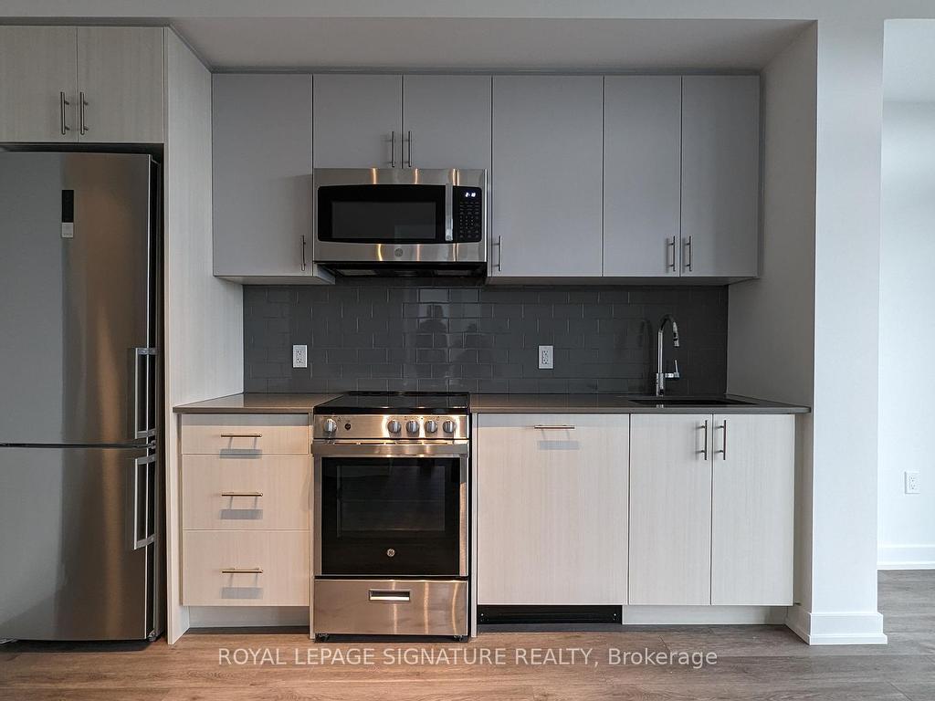 









1195


The Queensway

Way, 901,
Toronto,




ON
M8Z 1R6

