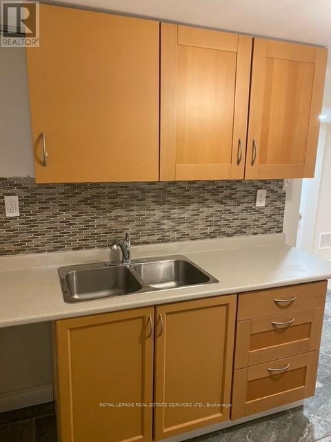












LOWER - 880 STAINTON DRIVE

,
Mississauga,




Ontario
L5C3A5

