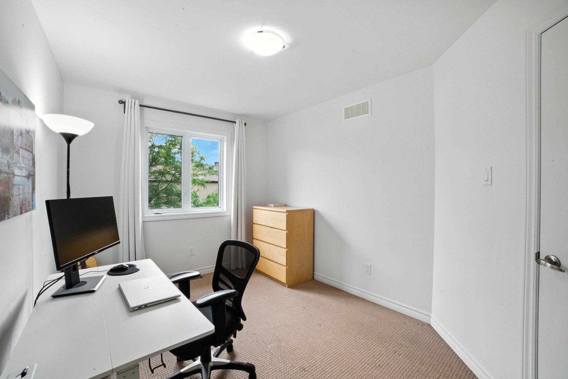 









73


Rue Georges-Lebel

,
Gatineau (Aylmer),




QC
J9J0X8

