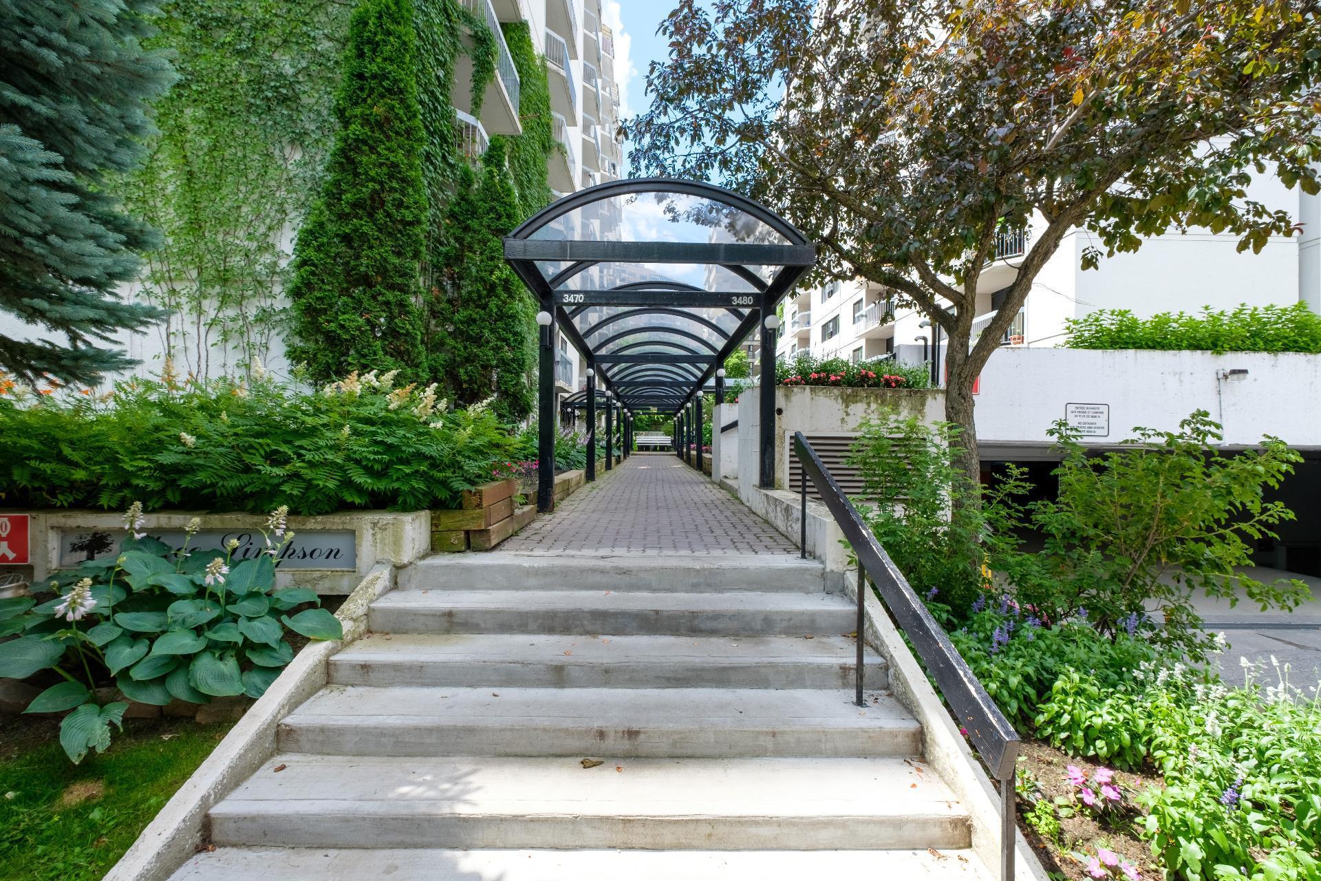 









3470


Rue Simpson

, 308,
Montréal (Ville-Marie),




QC
H3G2J5


