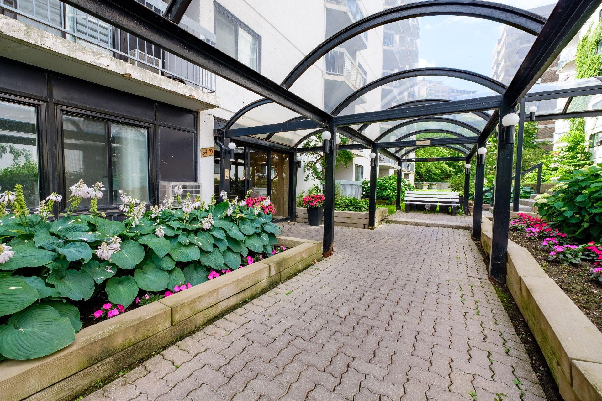 









3470


Rue Simpson

, 308,
Montréal (Ville-Marie),




QC
H3G2J5

