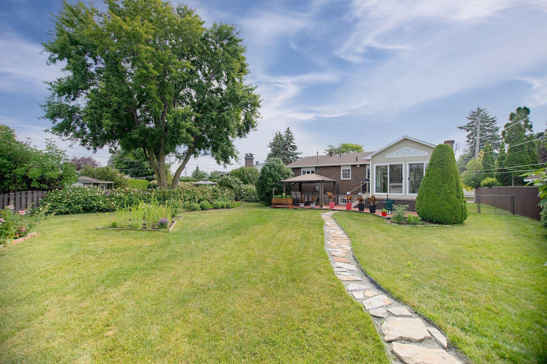 









2026


Rue Savaria

,
Varennes,




QC
J3X1G7

