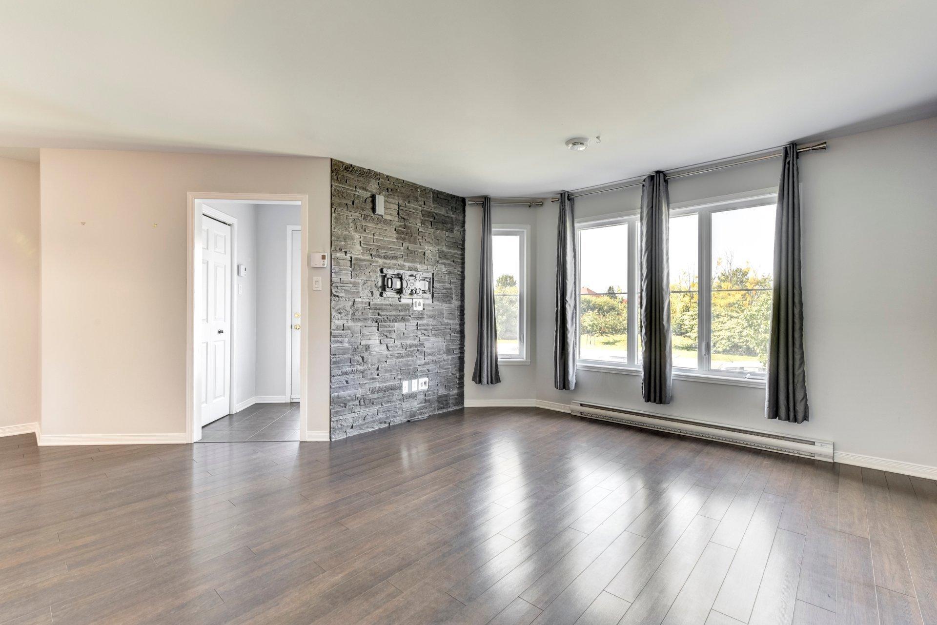 









5865


Boul. Chevrier

, 3,
Brossard,




QC
J4Z0G5

