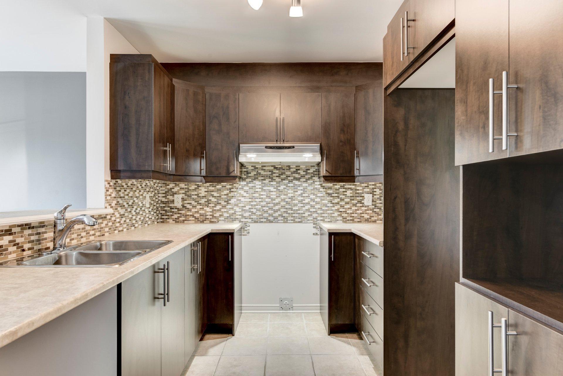 









5865


Boul. Chevrier

, 3,
Brossard,




QC
J4Z0G5

