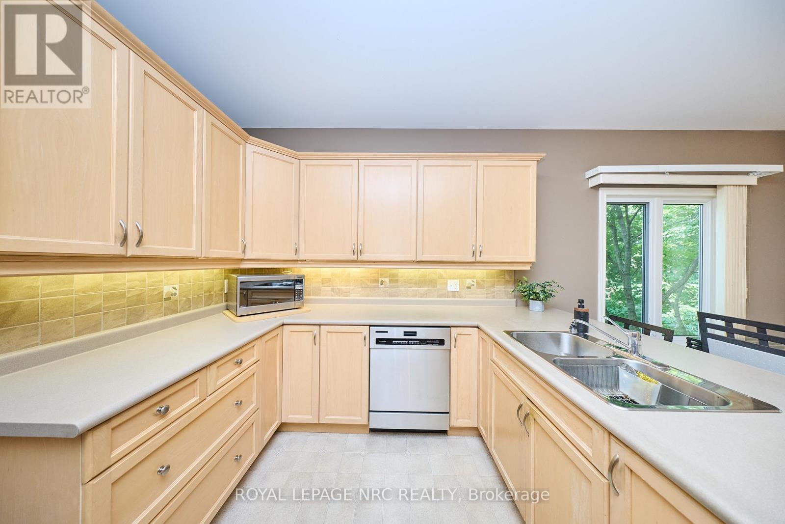












3393 STANTON COURT

,
Lincoln (Lincoln-Jordan/Vineland),




Ontario
L0R2E0

