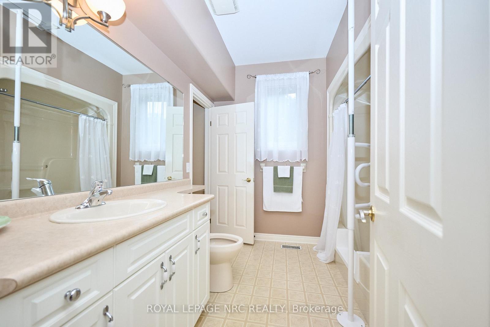 












3393 STANTON COURT

,
Lincoln (Lincoln-Jordan/Vineland),




Ontario
L0R2E0

