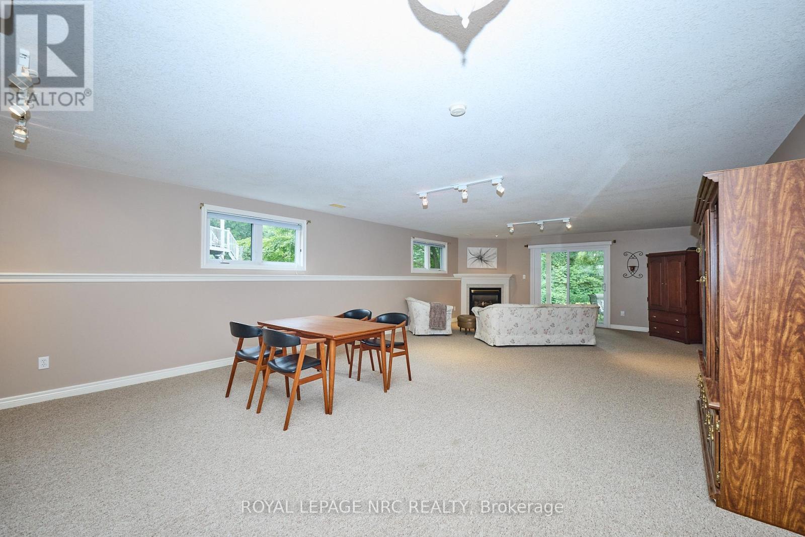 












3393 STANTON COURT

,
Lincoln (Lincoln-Jordan/Vineland),




Ontario
L0R2E0

