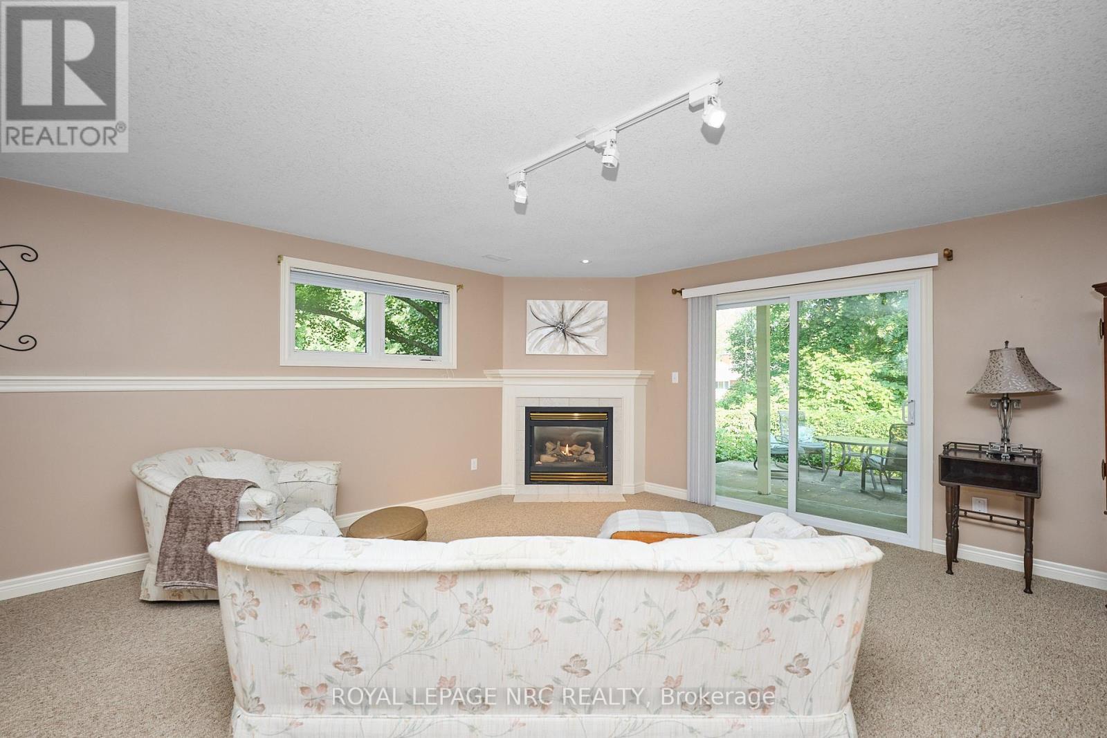 












3393 STANTON COURT

,
Lincoln (Lincoln-Jordan/Vineland),




Ontario
L0R2E0

