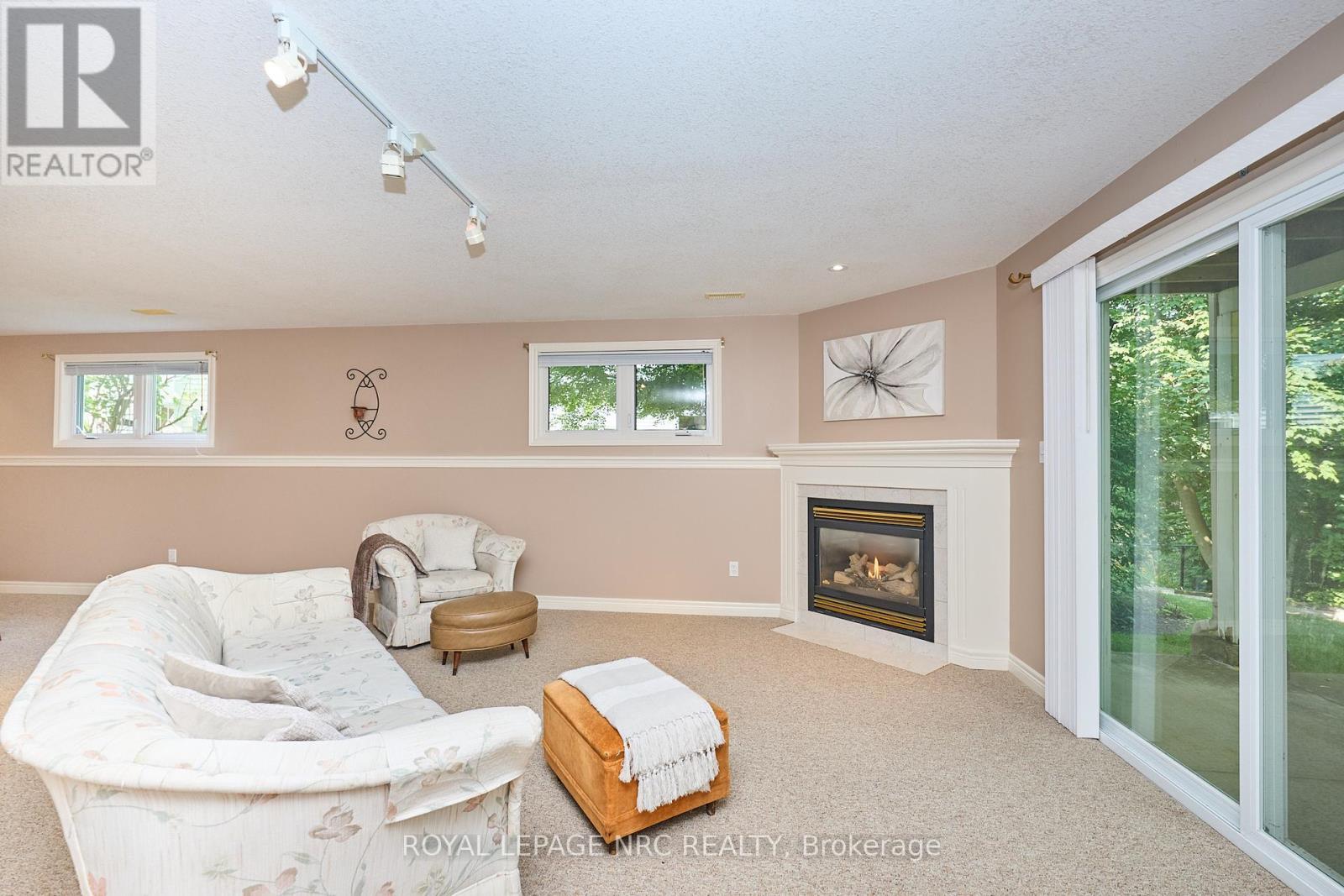 












3393 STANTON COURT

,
Lincoln (Lincoln-Jordan/Vineland),




Ontario
L0R2E0

