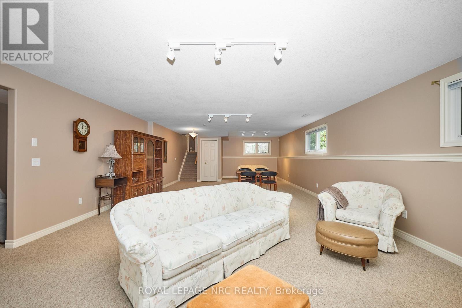 












3393 STANTON COURT

,
Lincoln (Lincoln-Jordan/Vineland),




Ontario
L0R2E0

