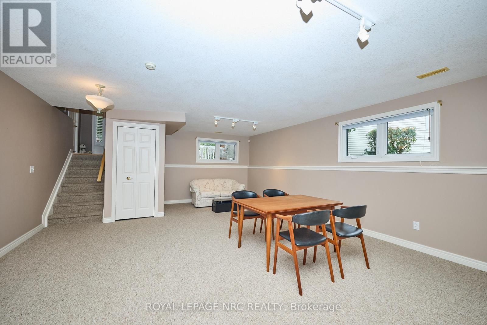 












3393 STANTON COURT

,
Lincoln (Lincoln-Jordan/Vineland),




Ontario
L0R2E0

