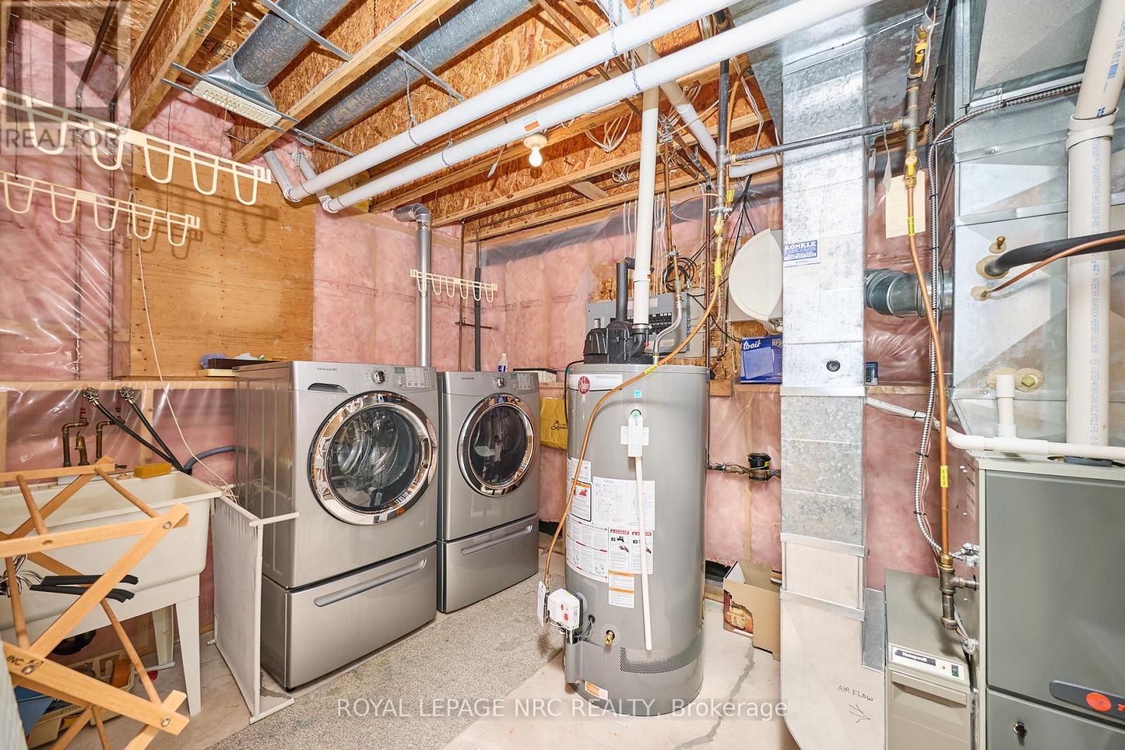 












3393 STANTON COURT

,
Lincoln (Lincoln-Jordan/Vineland),




Ontario
L0R2E0

