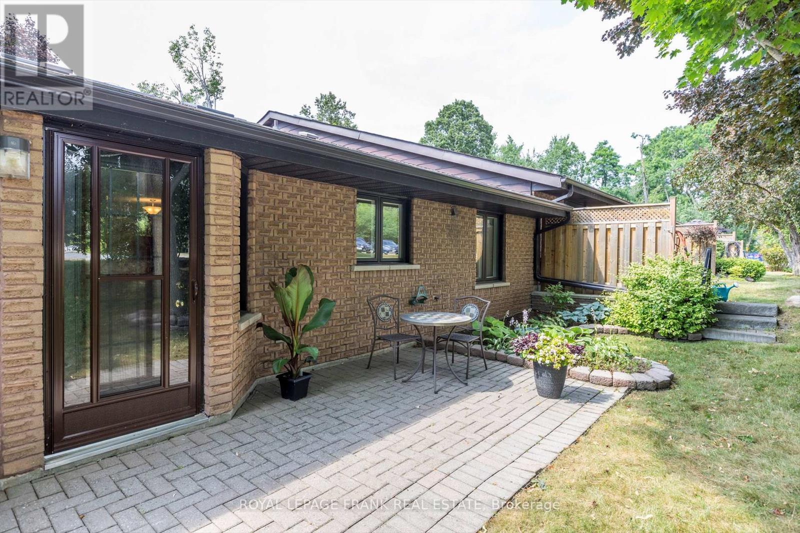 












8 - 645 WHITAKER STREET

,
Peterborough East (North),




Ontario
K9H7L5

