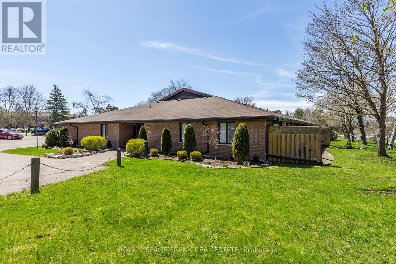 












8 - 645 WHITAKER STREET

,
Peterborough East (North),




Ontario
K9H7L5

