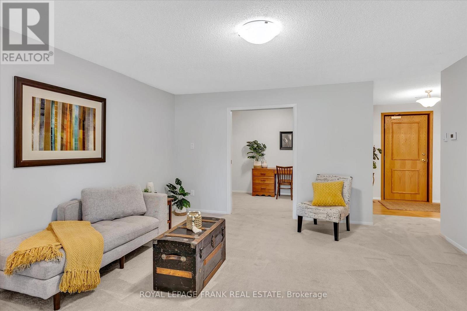 












8 - 645 WHITAKER STREET

,
Peterborough East (North),




Ontario
K9H7L5

