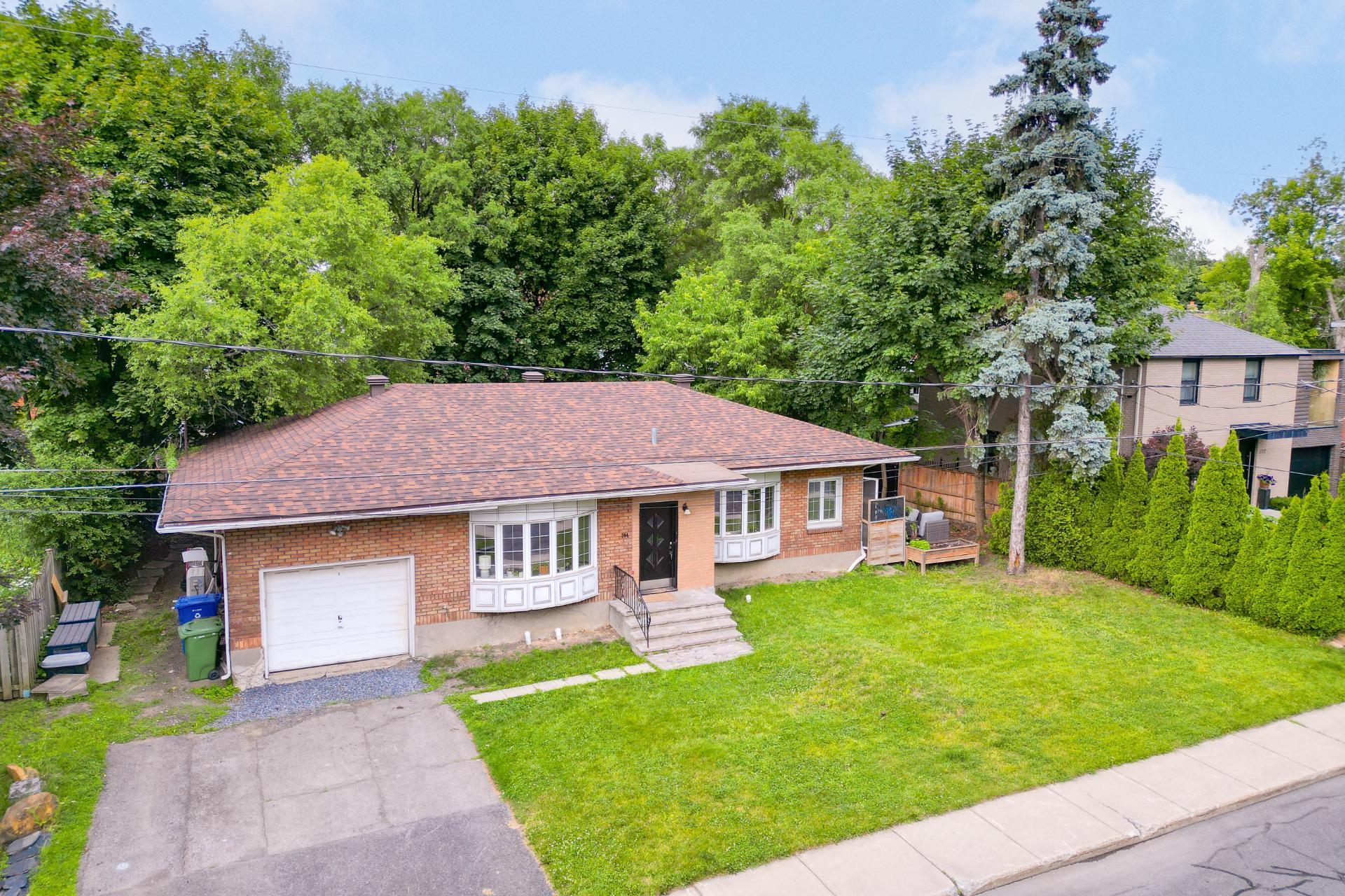 









204


Av. Curzon

,
Saint-Lambert,




QC
J4P2V2

