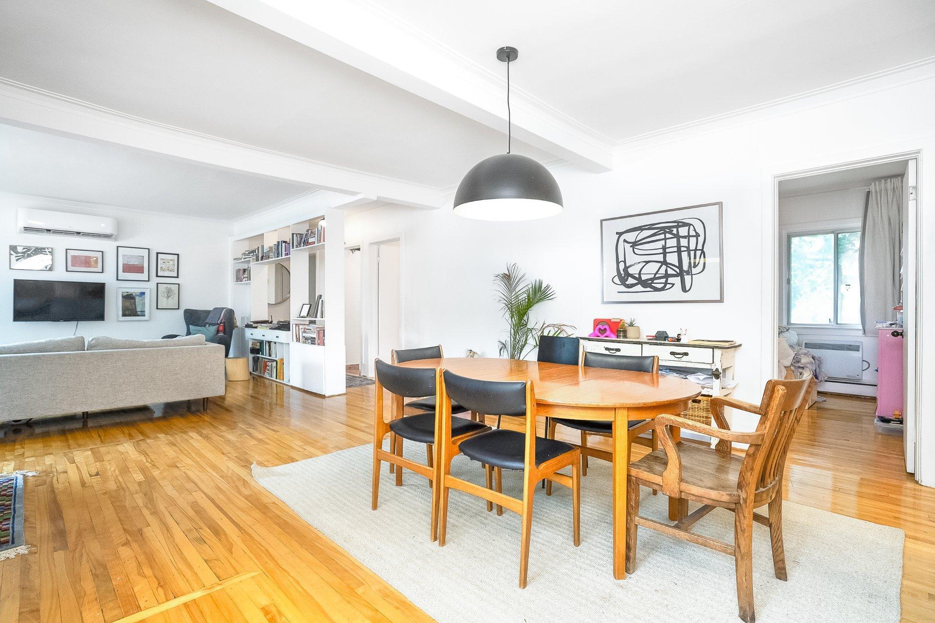 









204


Av. Curzon

,
Saint-Lambert,




QC
J4P2V2

