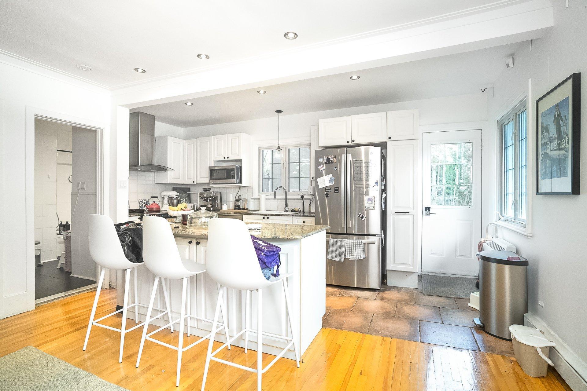 









204


Av. Curzon

,
Saint-Lambert,




QC
J4P2V2

