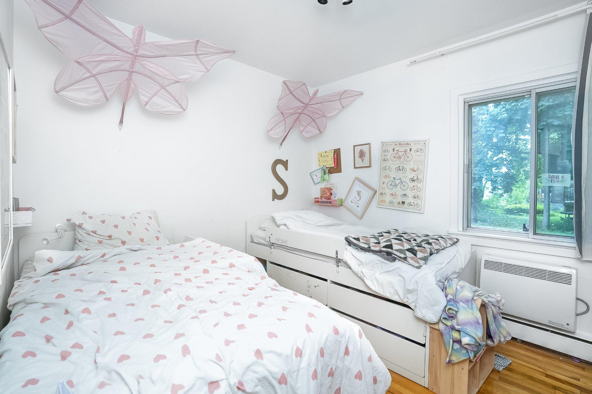









204


Av. Curzon

,
Saint-Lambert,




QC
J4P2V2

