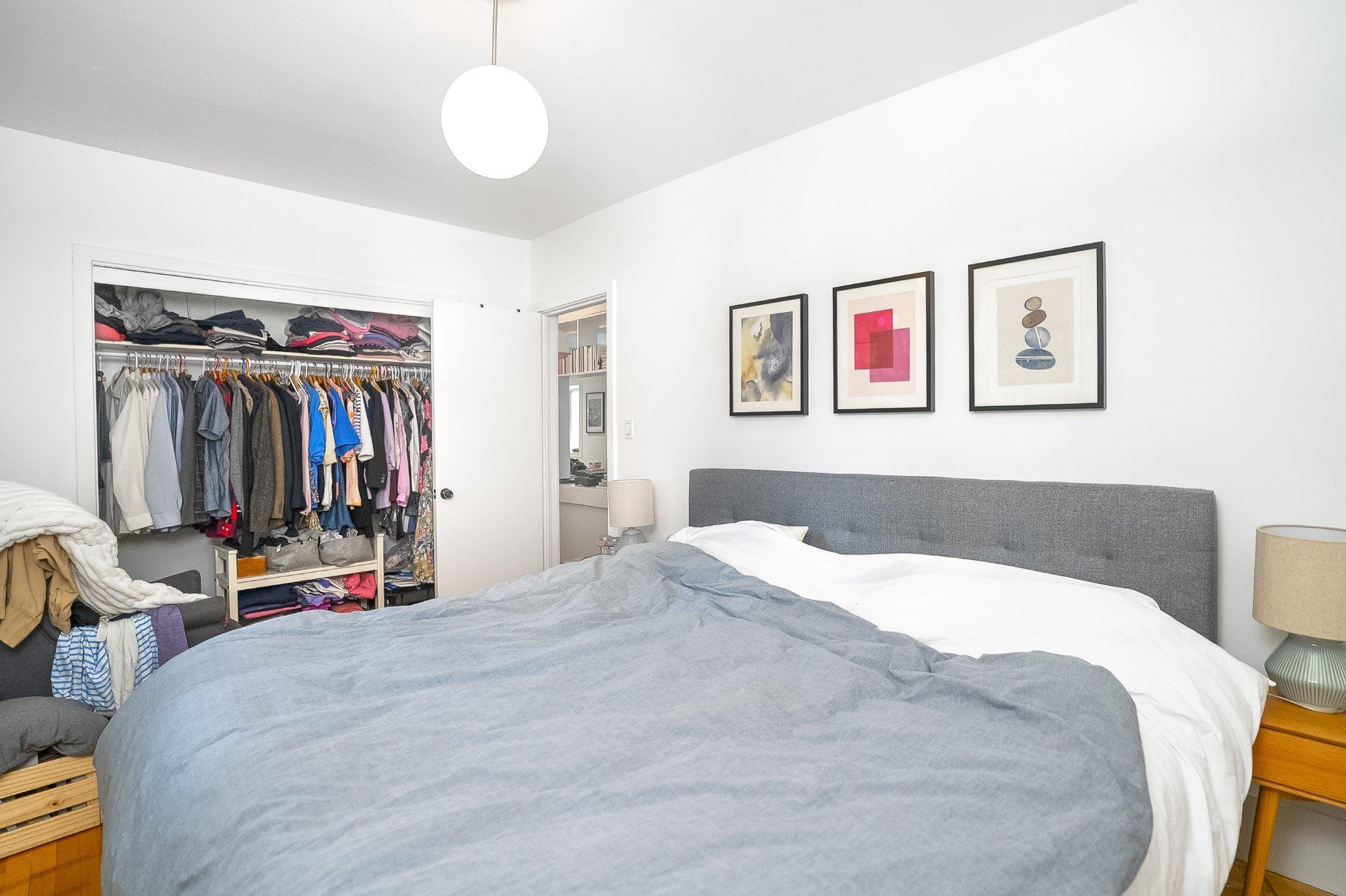 









204


Av. Curzon

,
Saint-Lambert,




QC
J4P2V2

