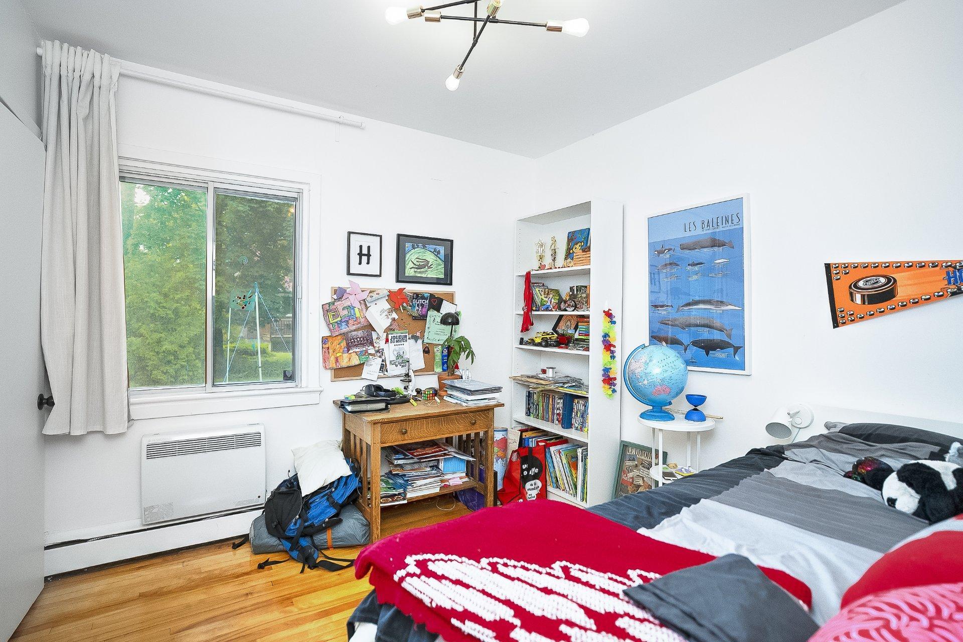 









204


Av. Curzon

,
Saint-Lambert,




QC
J4P2V2

