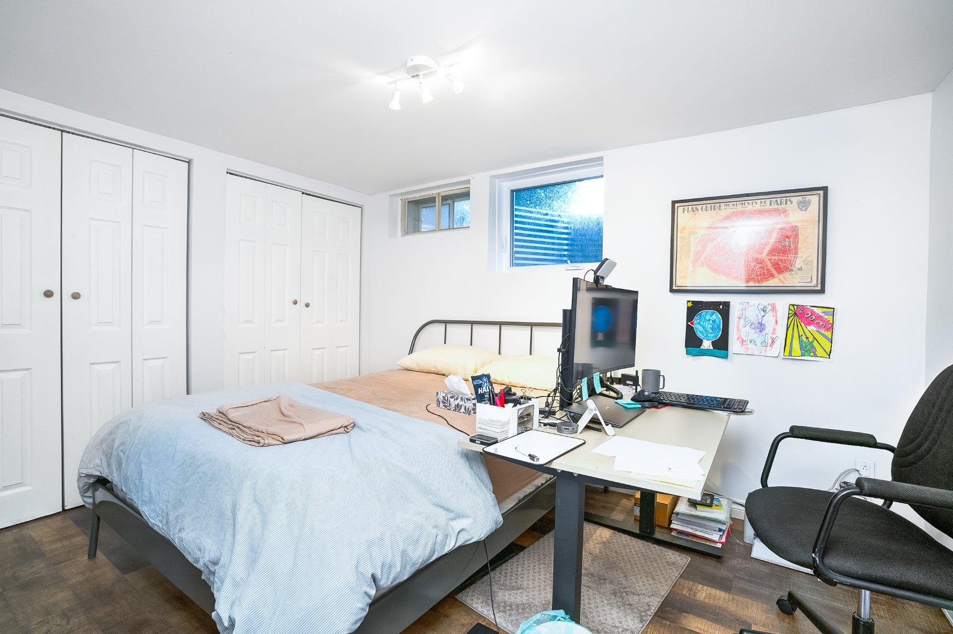 









204


Av. Curzon

,
Saint-Lambert,




QC
J4P2V2

