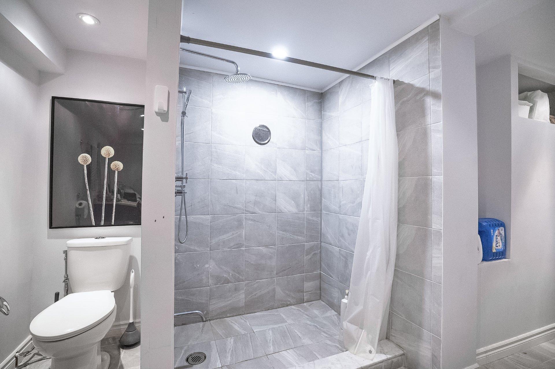 









204


Av. Curzon

,
Saint-Lambert,




QC
J4P2V2

