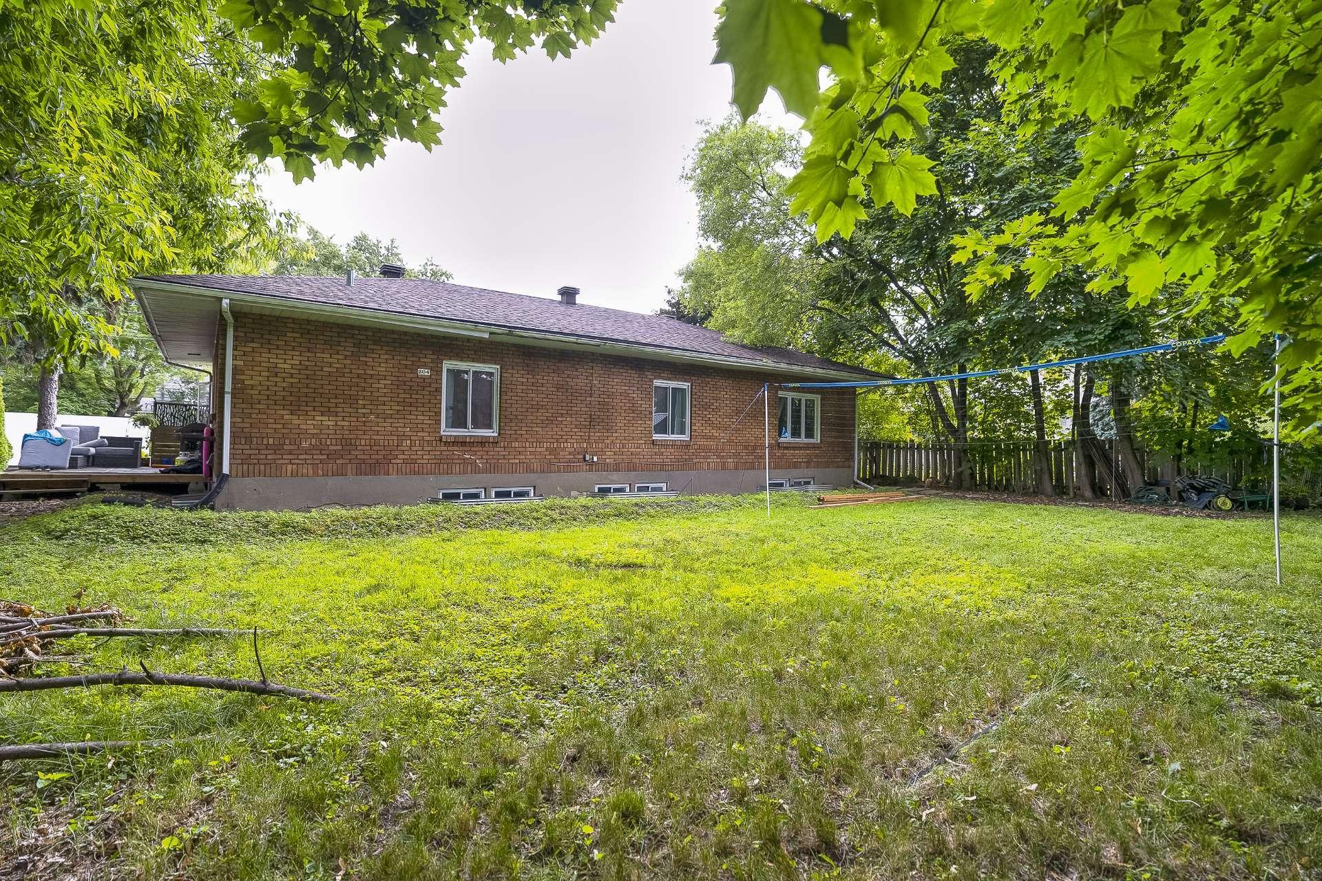 









204


Av. Curzon

,
Saint-Lambert,




QC
J4P2V2

