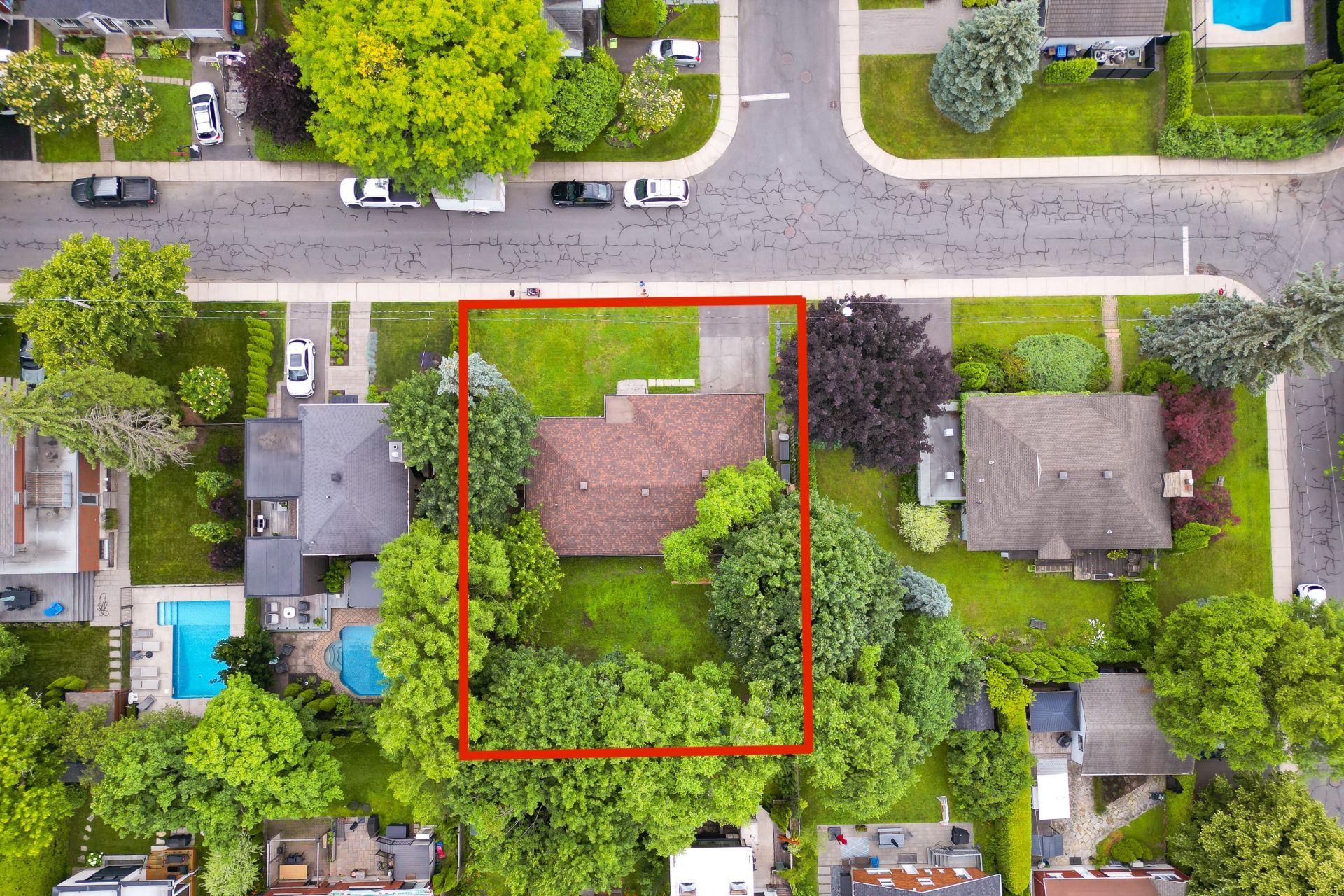 









204


Av. Curzon

,
Saint-Lambert,




QC
J4P2V2

