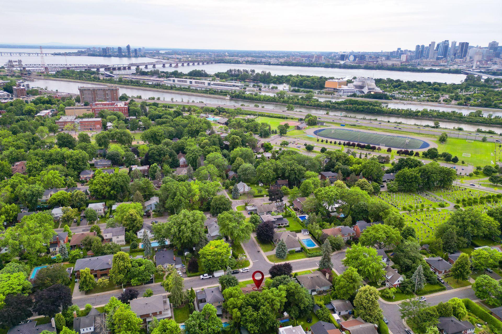 









204


Av. Curzon

,
Saint-Lambert,




QC
J4P2V2

