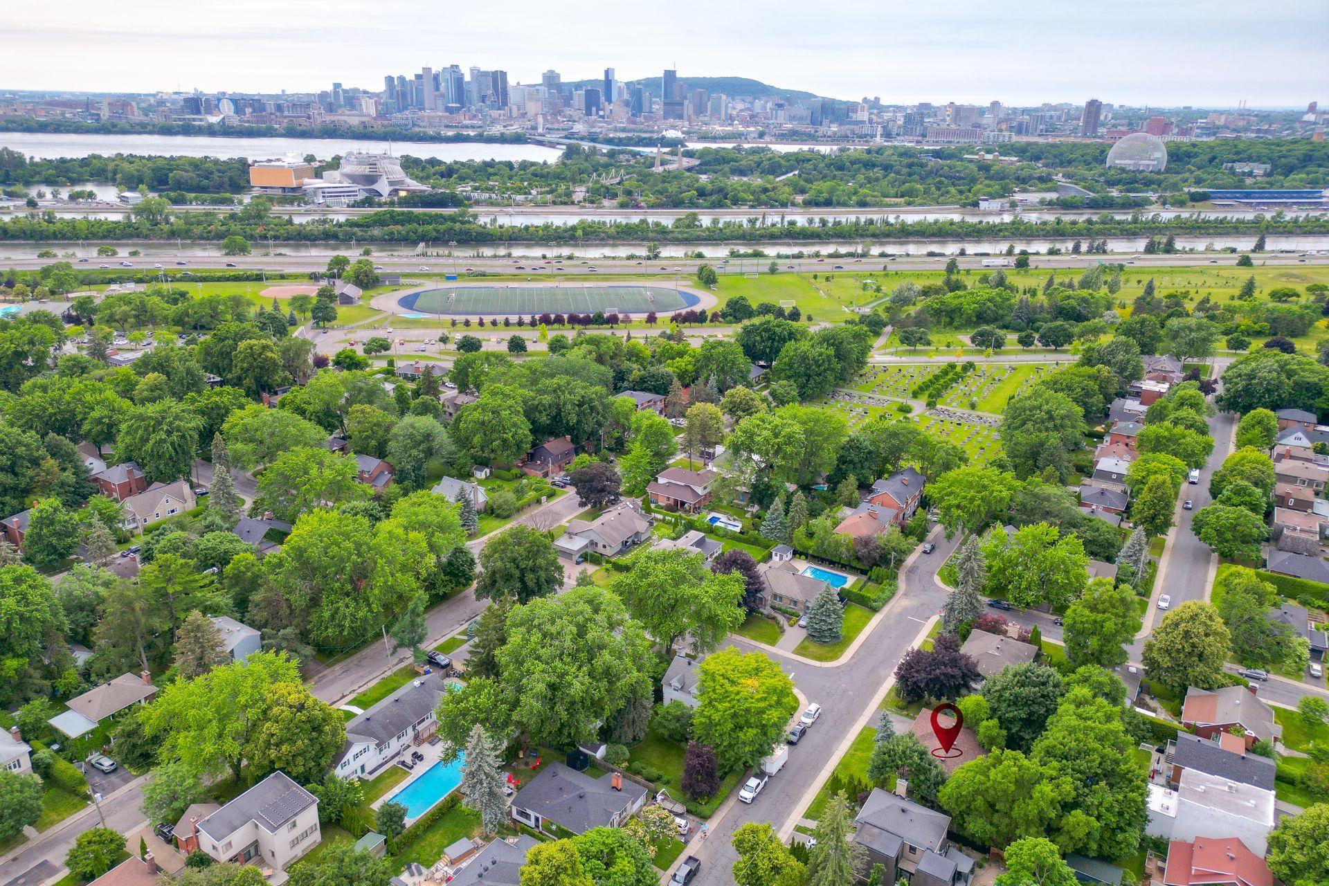 









204


Av. Curzon

,
Saint-Lambert,




QC
J4P2V2

