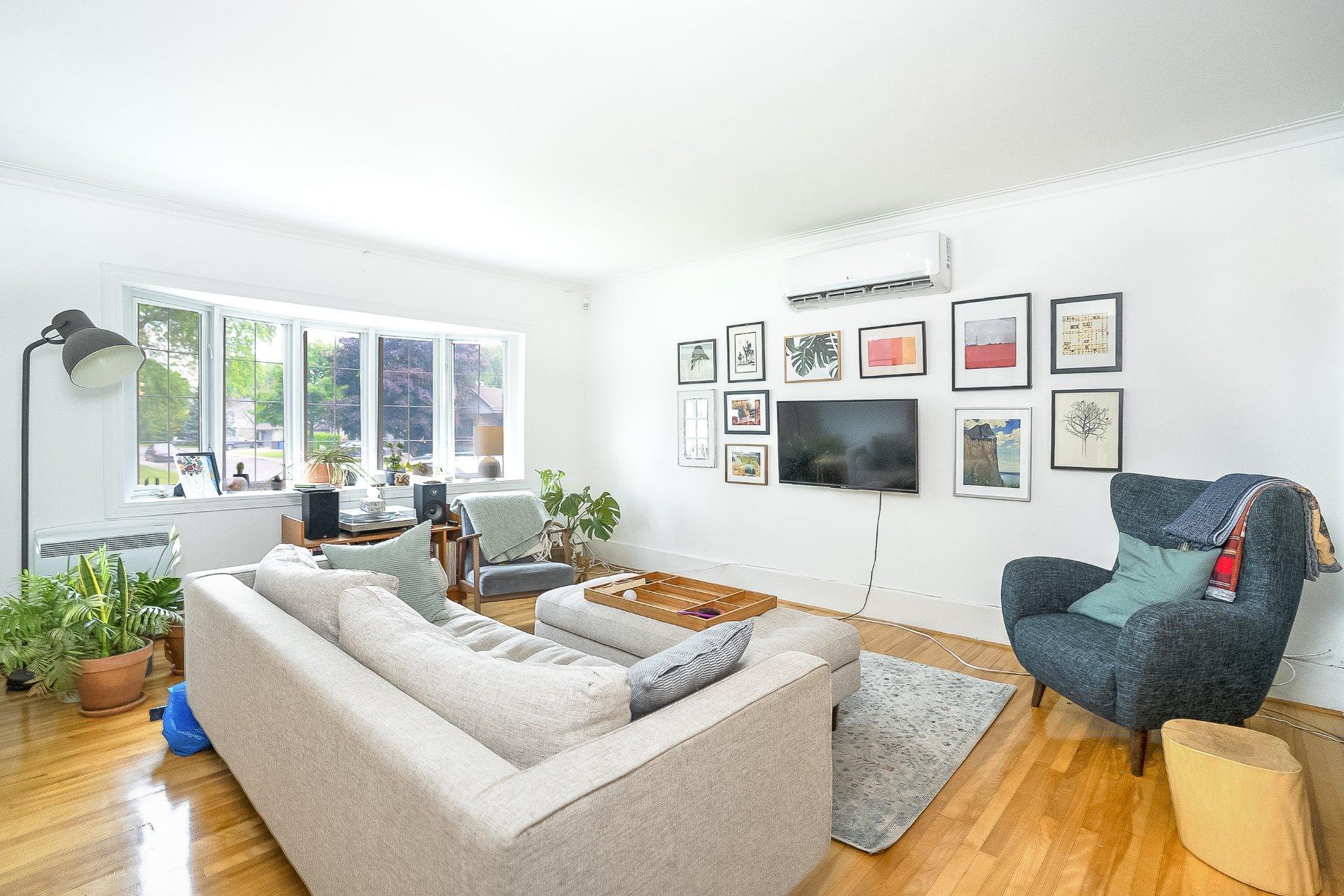 









204


Av. Curzon

,
Saint-Lambert,




QC
J4P2V2

