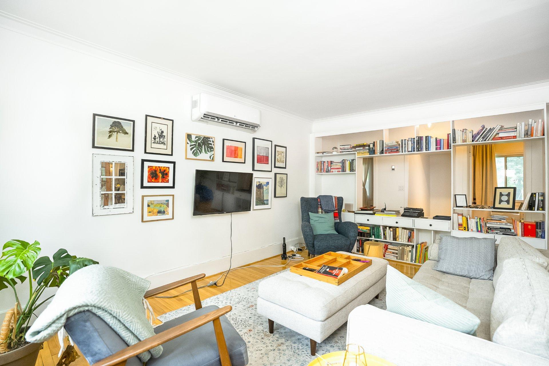 









204


Av. Curzon

,
Saint-Lambert,




QC
J4P2V2

