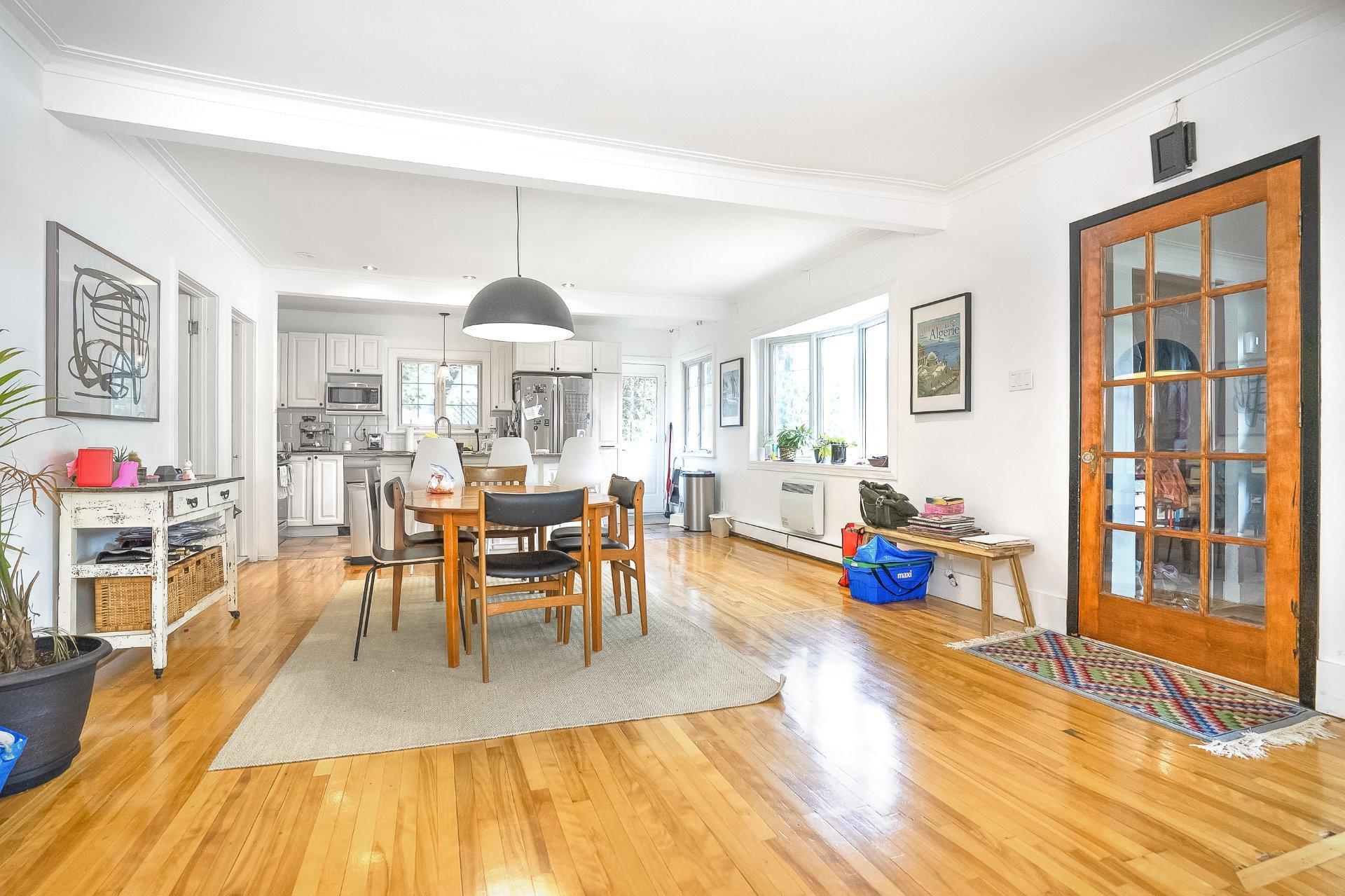 









204


Av. Curzon

,
Saint-Lambert,




QC
J4P2V2

