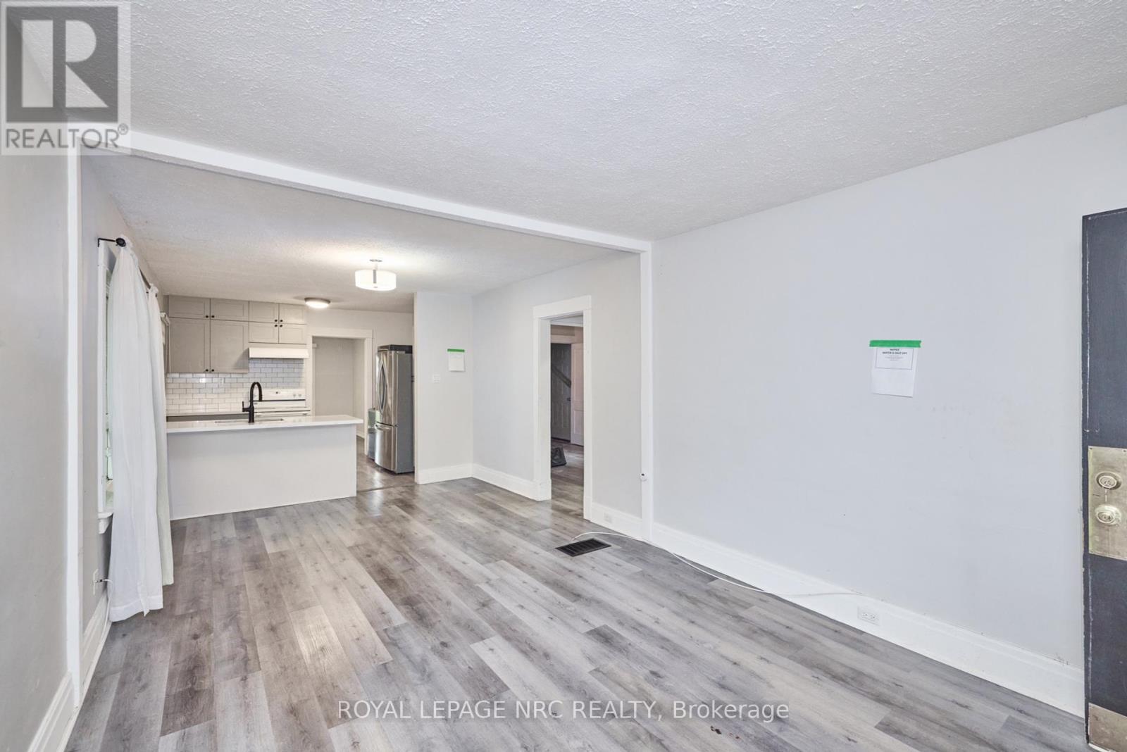












108 CARLTON STREET

,
St. Catharines (Haig),




Ontario
L2R1R3

