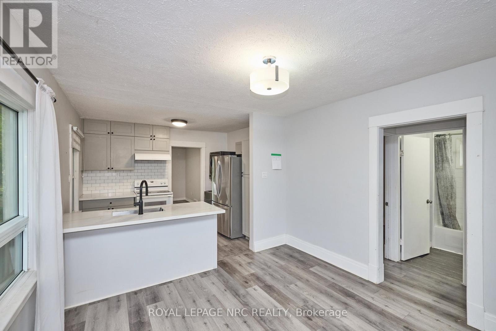 












108 CARLTON STREET

,
St. Catharines (Haig),




Ontario
L2R1R3

